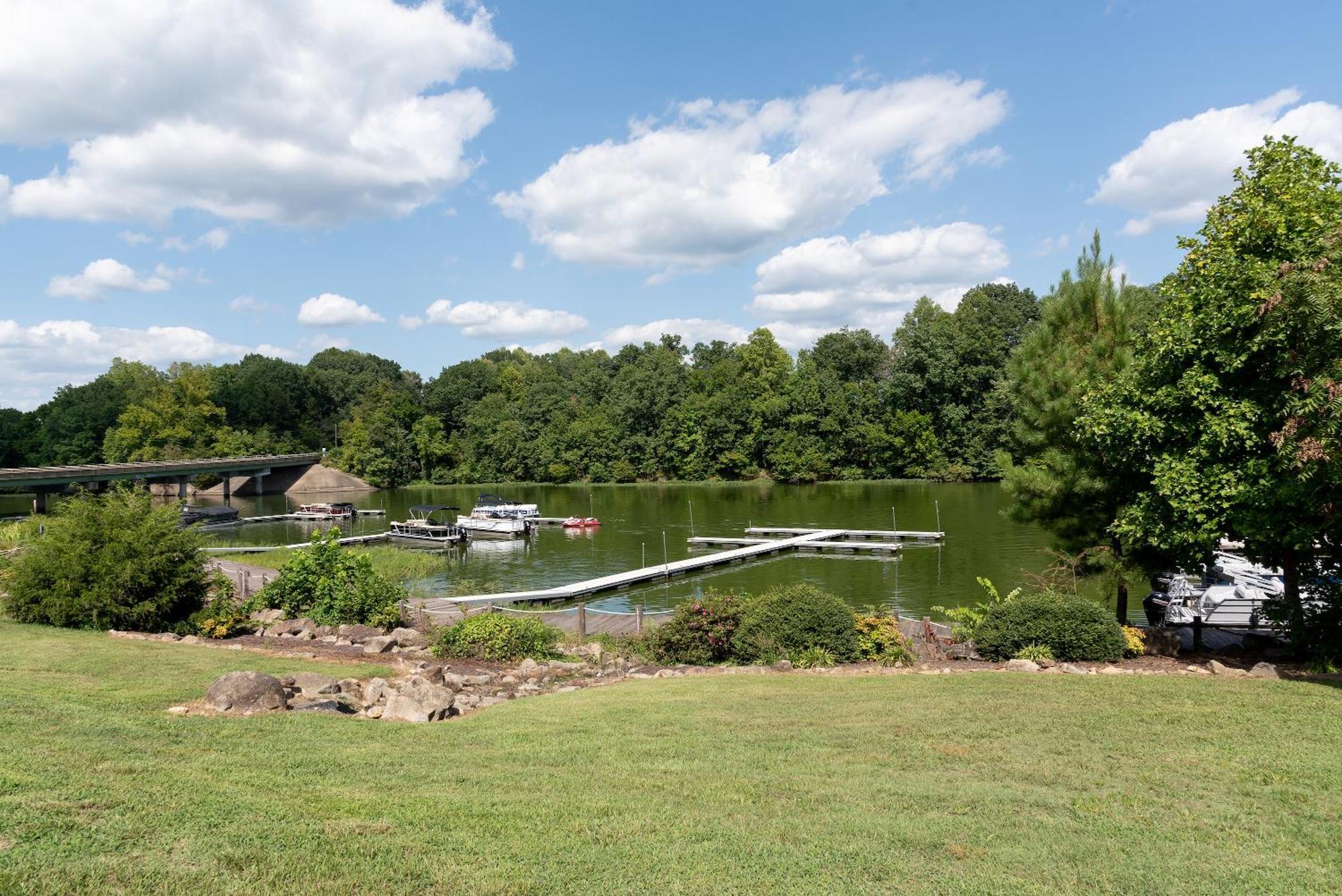 Boardwalk Hotel On Lake Anna By Kasa Mineral Exterior foto