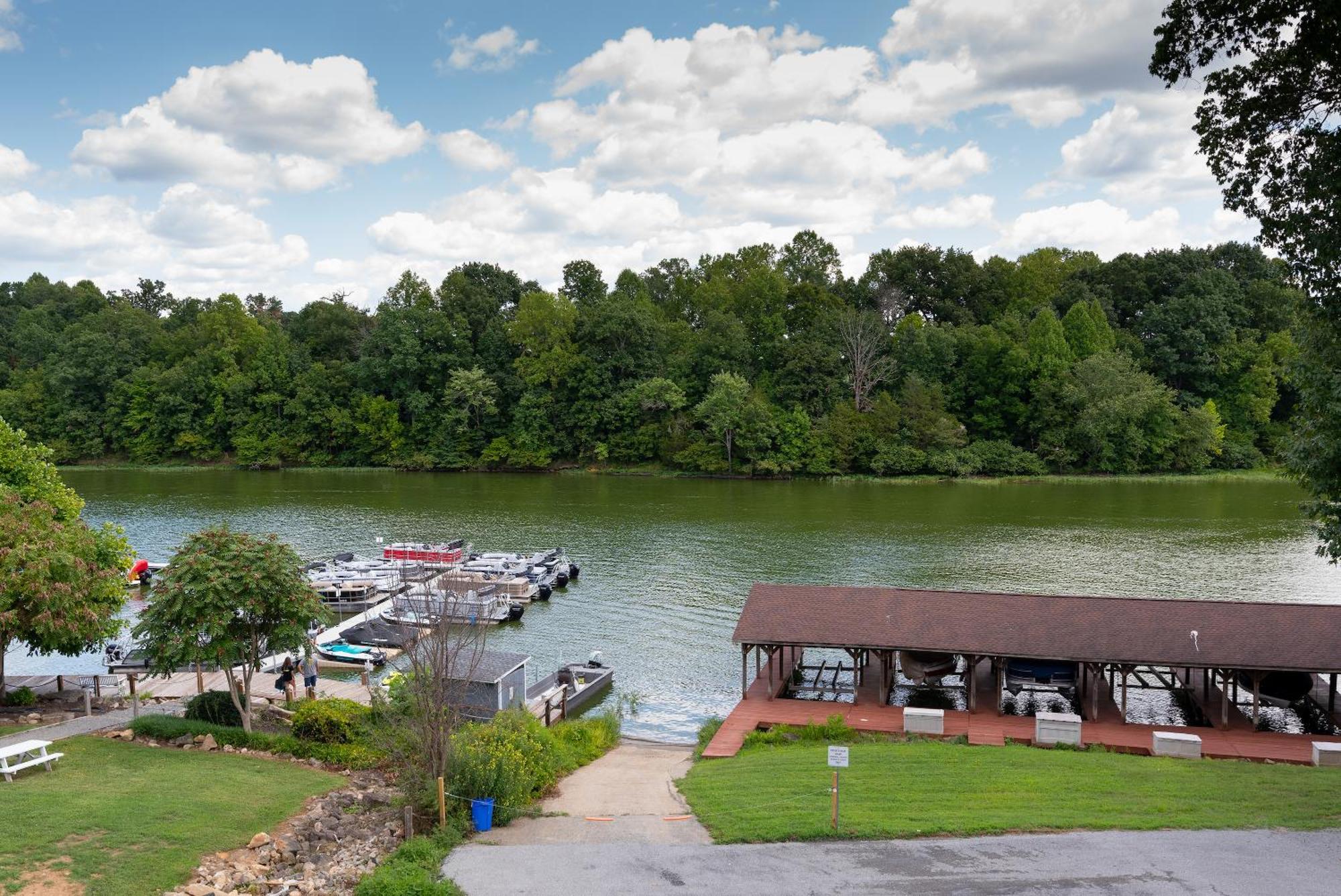 Boardwalk Hotel On Lake Anna By Kasa Mineral Exterior foto